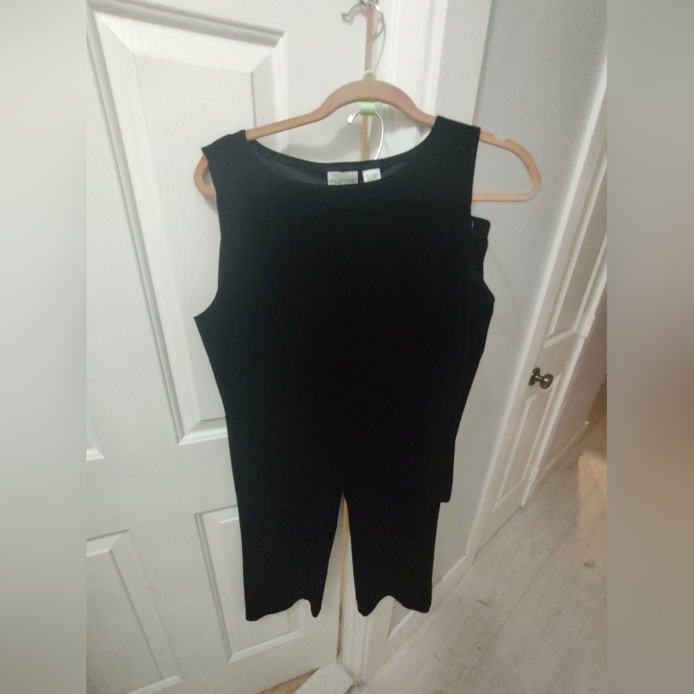 Chicos Two Piece Valour Set Black Top & Pants size 2(L)